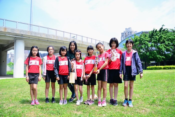 [校外體育]恭喜跳繩隊參加「新竹縣110年中小學跳繩校際聯賽」，榮獲1冠、1亞、1殿佳績。圖片