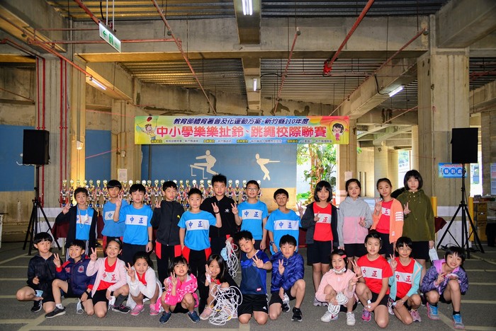 [校外體育]恭喜跳繩隊參加「新竹縣110年中小學跳繩校際聯賽」，榮獲1冠、1亞、1殿佳績。圖片