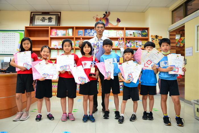 [校外體育]恭喜跳繩隊參加「新竹縣110年中小學跳繩校際聯賽」，榮獲1冠、1亞、1殿佳績。圖片