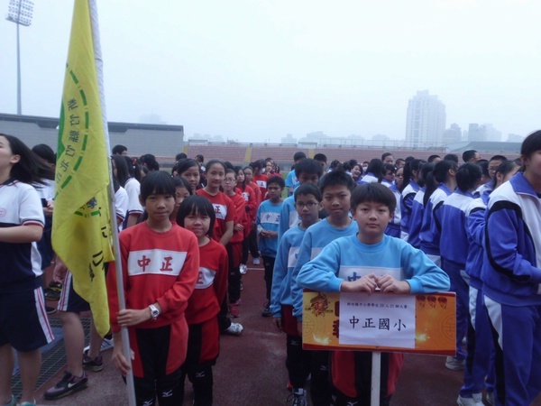 賀本校學生參加新竹縣103年度中小學20人21腳大賽獲得國小組季軍殊榮。圖片