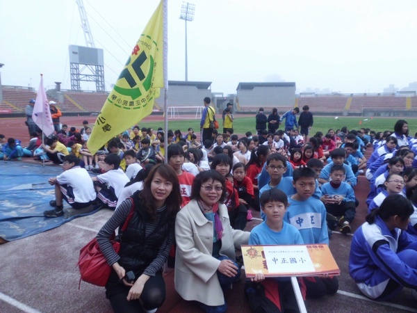 賀本校學生參加新竹縣103年度中小學20人21腳大賽獲得國小組季軍殊榮。圖片