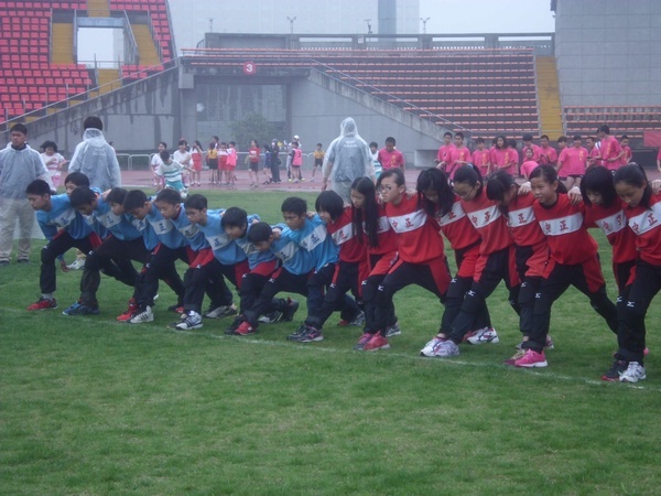 賀本校學生參加新竹縣103年度中小學20人21腳大賽獲得國小組季軍殊榮。圖片