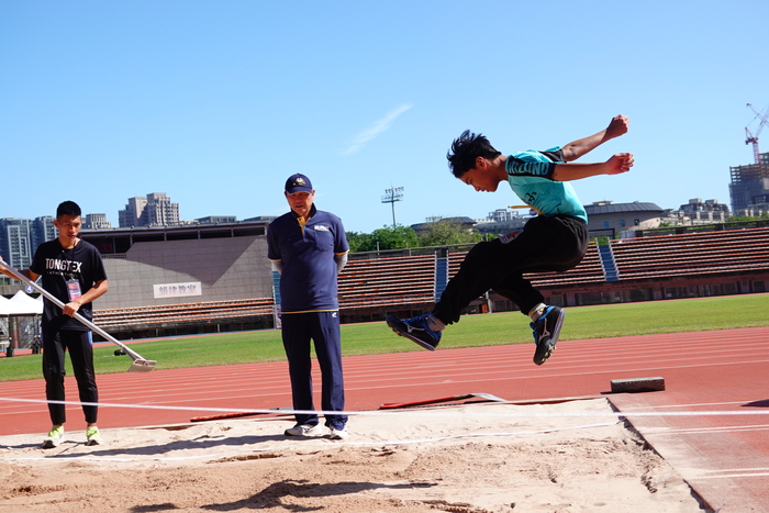 [校外體育-校代表隊]恭喜田徑隊605王宇恩參加「新竹縣114年原住民族運動會」，榮獲1個第四名、1個第八名佳績。圖片